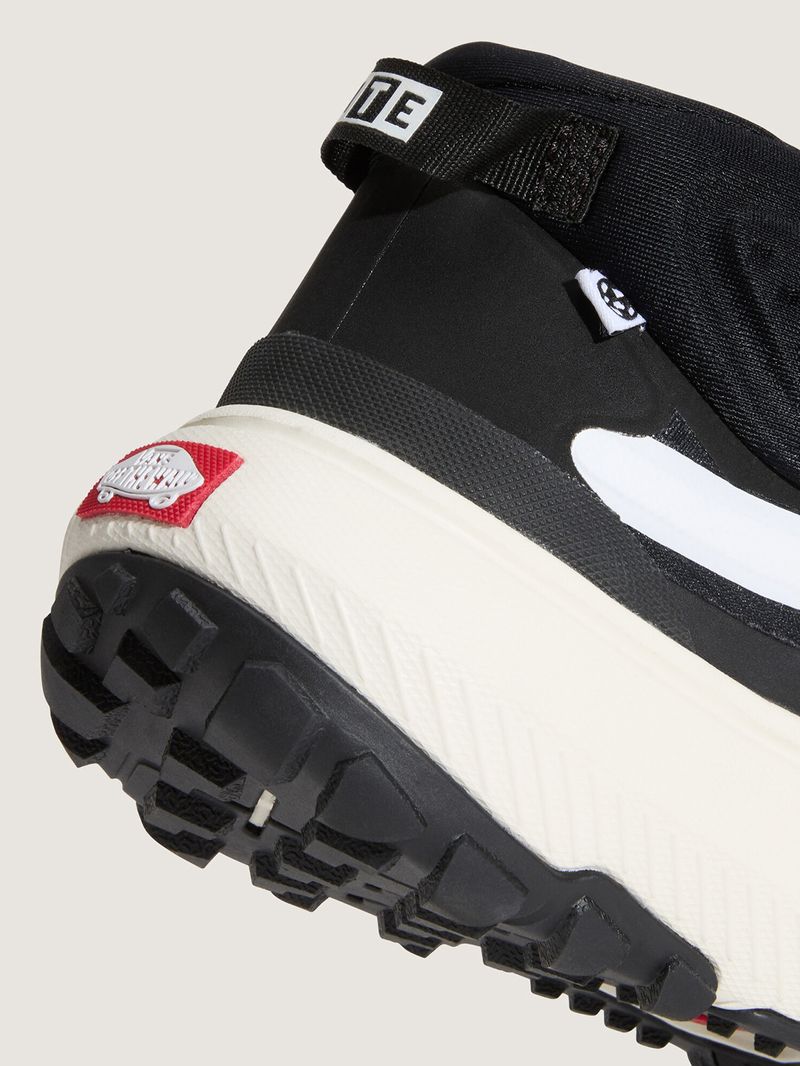 Zapatilla Adulto MTE Crosspath Mid Negro Vans