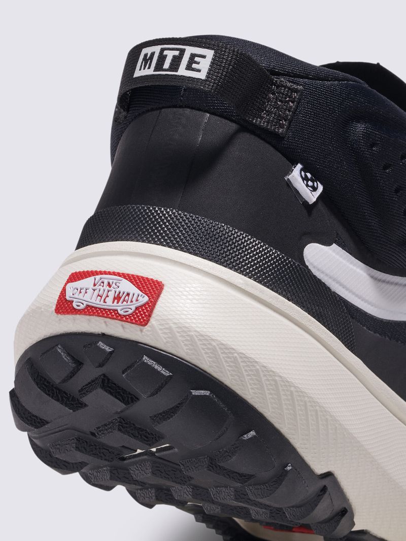 Zapatilla Adulto MTE Crosspath Mid Negro Vans