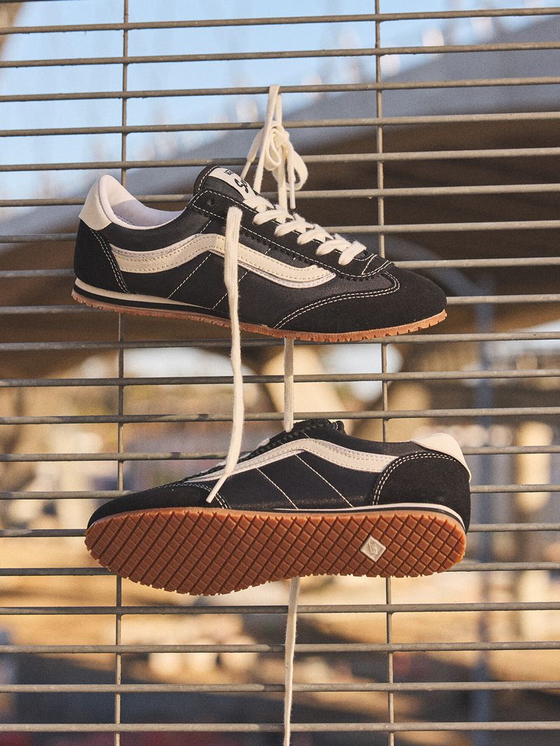 Zapatilla Adulto Super LowPro Negro Vans