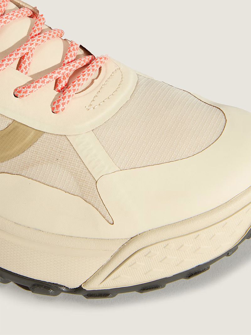 Zapatilla Mujer MTE Crosspath Mid Beige Vans