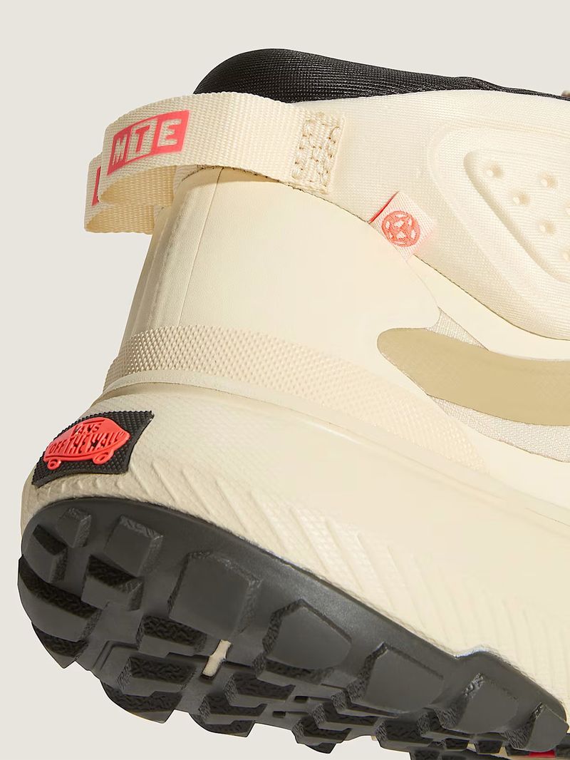 Zapatilla Mujer MTE Crosspath Mid Beige Vans