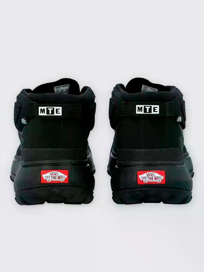 Zapatilla Adulto MTE Crosspath Mid Negro Vans