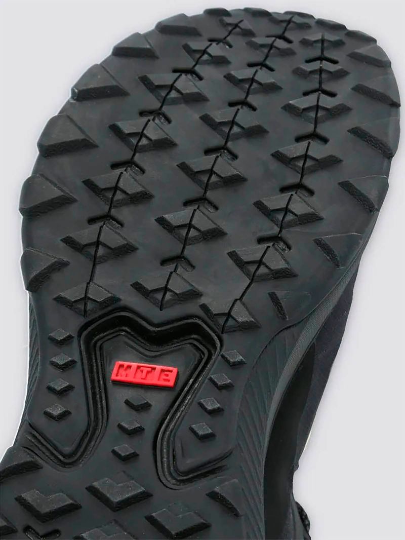 Zapatilla Adulto MTE Crosspath Mid Negro Vans