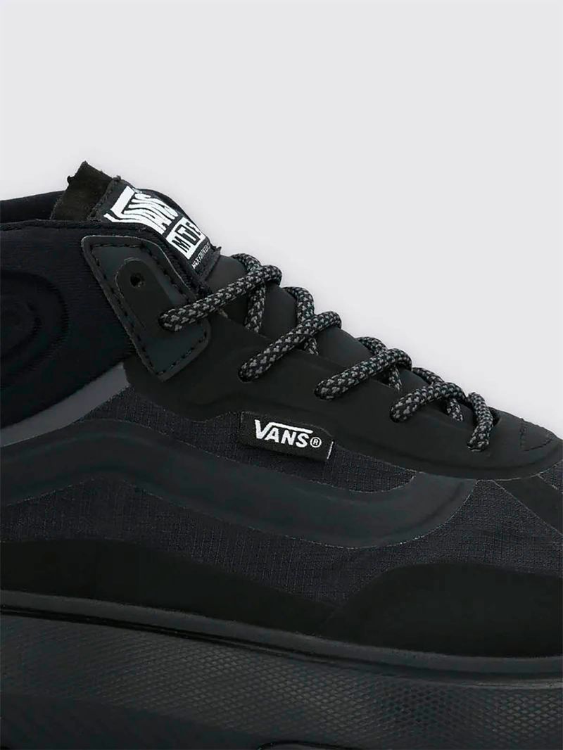 Zapatilla Adulto MTE Crosspath Mid Negro Vans