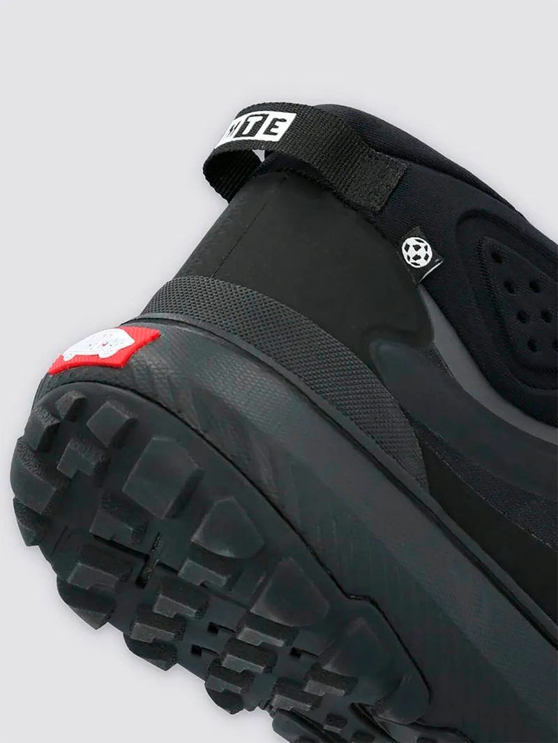 Zapatilla Adulto MTE Crosspath Mid Negro Vans