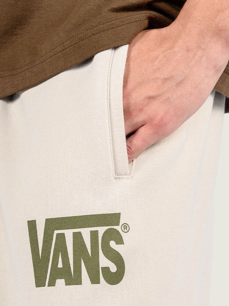 Pantalon Buzo Hombre Stretch Logo Fleece Café Vans
