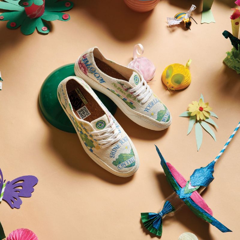 Zapatillas-UA-Circle-Vee--Eco-Theory--eco-positivity-multi