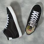 Zapatillas-UA-The-Lizzie-black-white