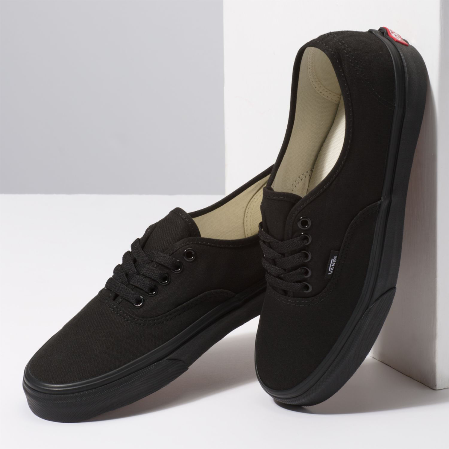 Vans authentic outlet negras plataforma