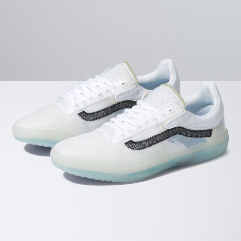 Zapatillas-UA-UltimateWaffle-EXP-Staple-White
