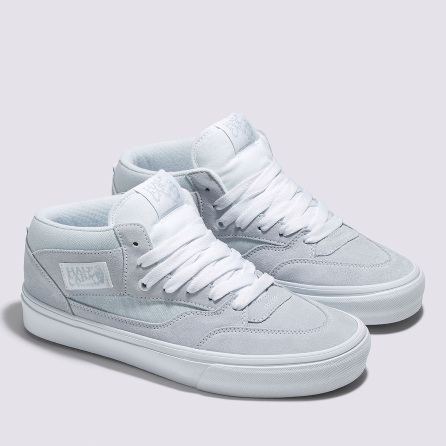 vans grises y celeste