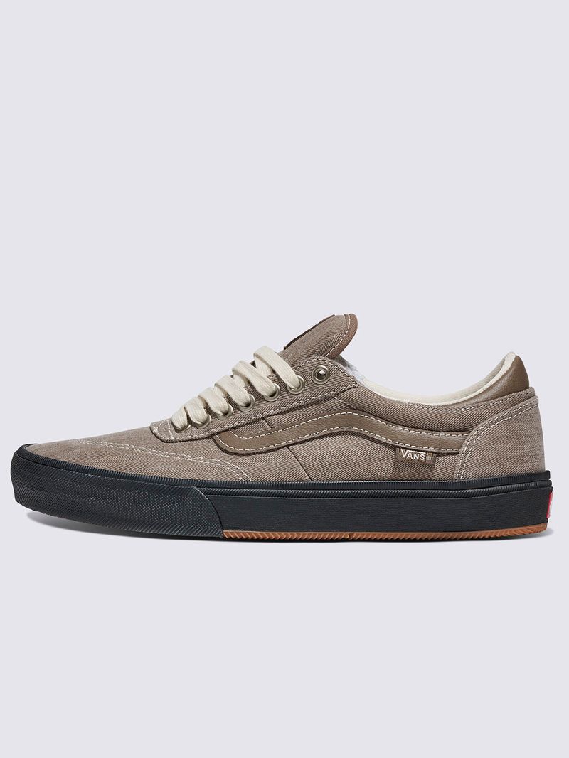 Zapatilla-Casual-Hombre-Skate-Gilbert-Crockett-Gris-Vans