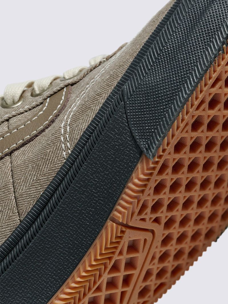 Zapatilla-Casual-Hombre-Skate-Gilbert-Crockett-Gris-Vans