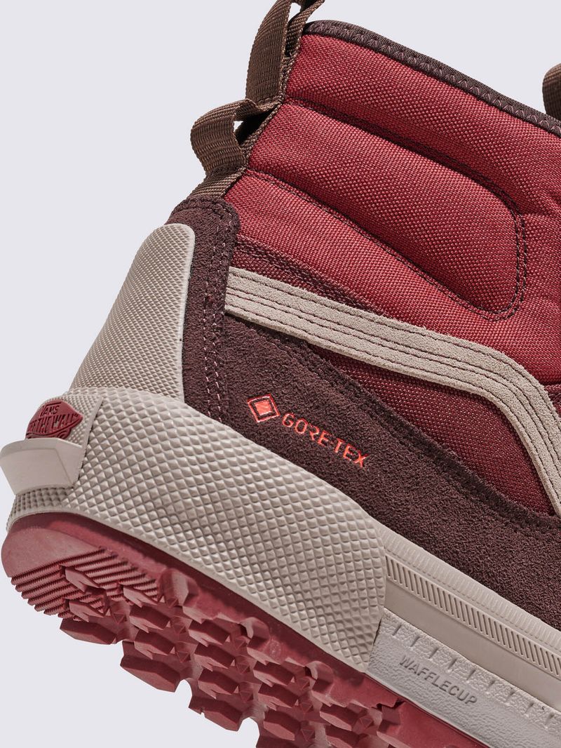 Zapatilla Casual Unisex MTE Sk8-Hi Gore-tex Chocolate Vans