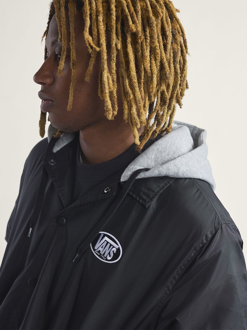 CHAQUETA-HOMBRE-RILEY-HOODED-COACHES-NEGRO-VANS