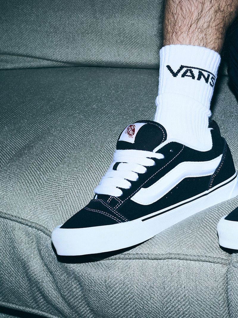 Zapatilla-Adulto-Knu-Skool-Negro-Vans