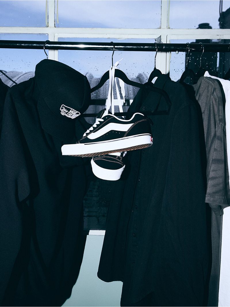 Zapatilla-Adulto-Knu-Skool-Negro-Vans