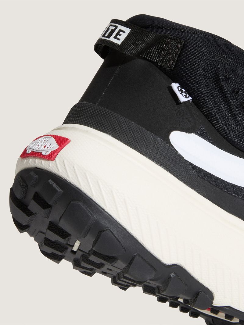 Zapatilla Adulto MTE Crosspath Mid Negro Vans