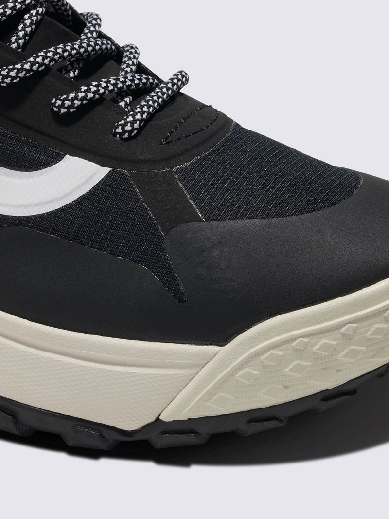 Zapatilla Adulto MTE Crosspath Mid Negro Vans